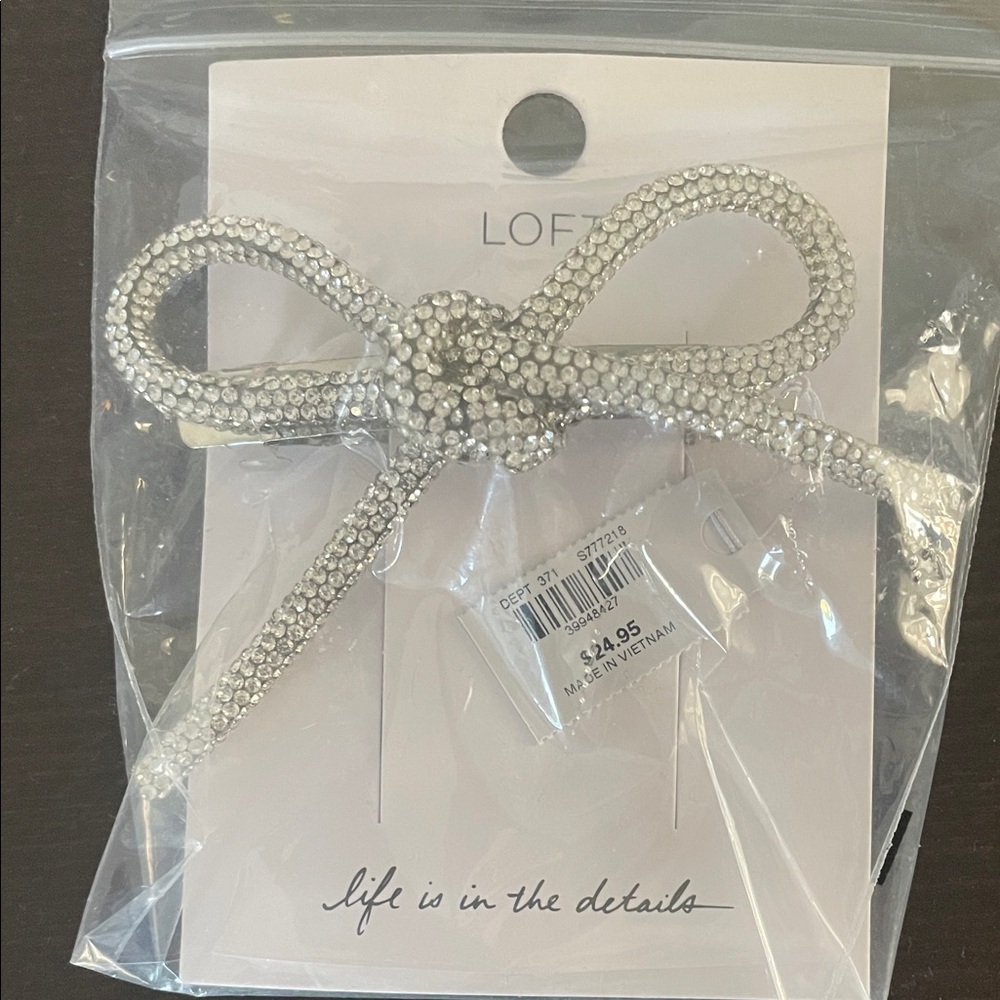 LOFT Sparkling Silver Rhinestone Bow Hair Clip